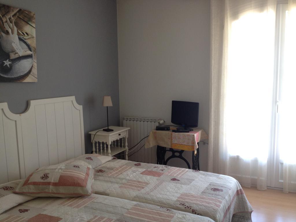 Logis Du Comte Bed & Breakfast Suze-la-Rousse Eksteriør bilde