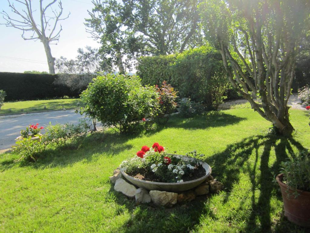 Logis Du Comte Bed & Breakfast Suze-la-Rousse Eksteriør bilde